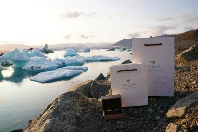 hộp đựng v&agrave; chứng nhận Skymond Luxury