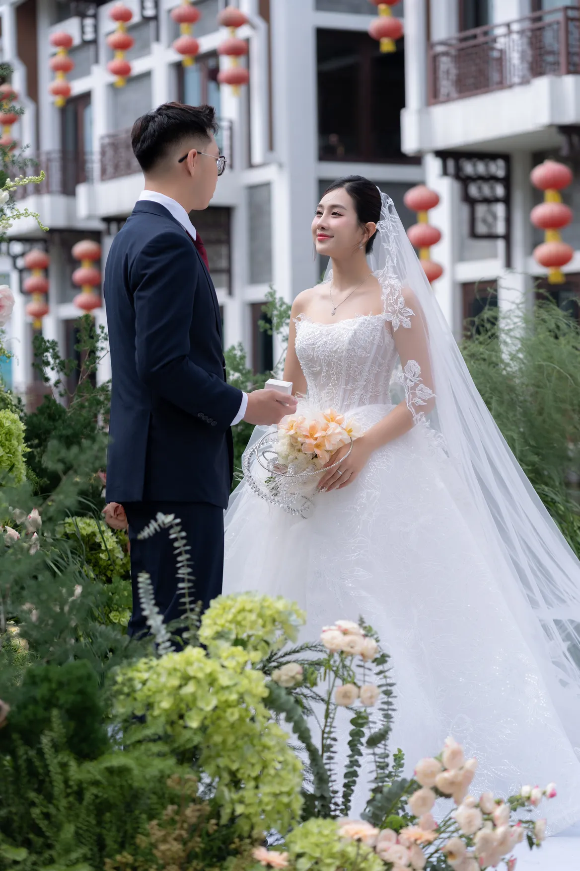 cặp đ&ocirc;i h&agrave;i l&ograve;ng với sản phẩm của Skymond Luxury