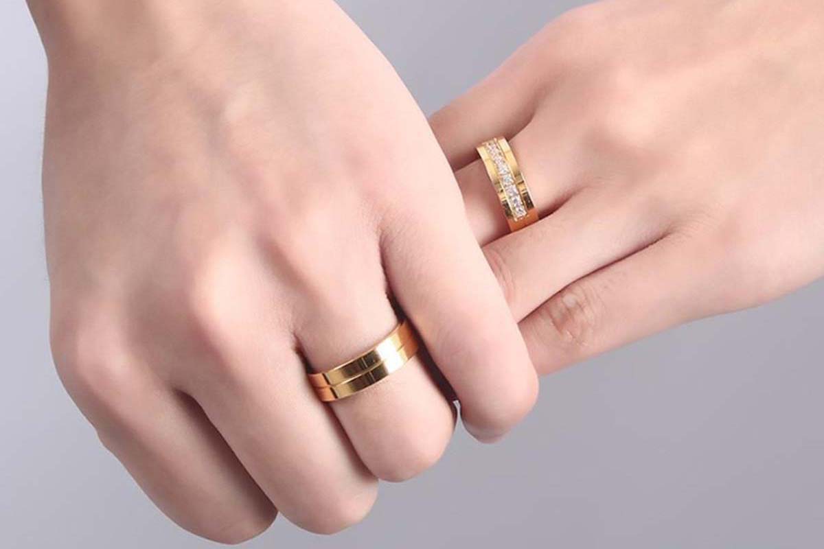 Chụp ảnh cưới có nên đeo nhẫn cưới hay không?