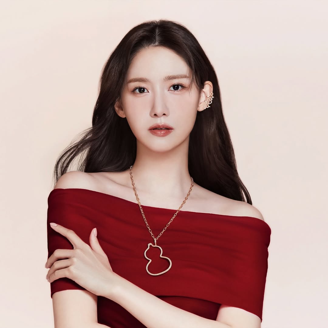 Yoona SNSD màu đỏ