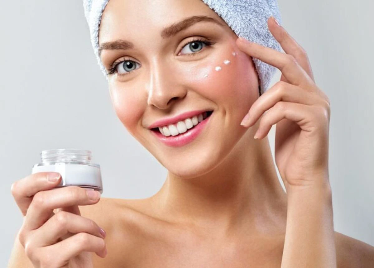 Top 10 kem dưỡng ẩm cho da khô ráp căng mướt 'glowy' và tràn đầy sức sống