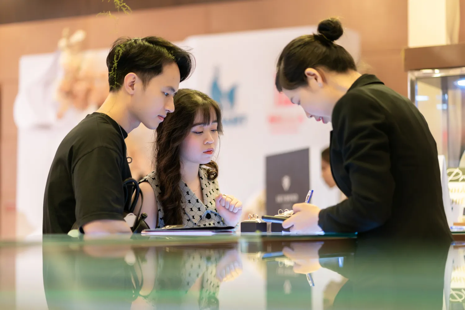 Skymond Luxury gây ấn tượng mạnh tại Almaz Wedding Fair 2026 “cháy hàng” sau 48 giờ