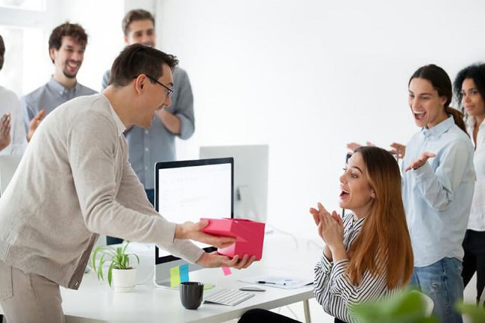 Hãy tặng quà cho sếp vào ngày sinh nhật